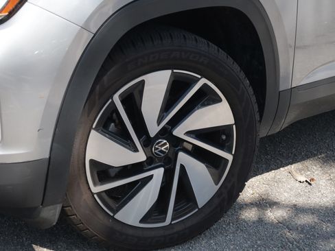 Used 2024 Volkswagen Atlas SE FWD image 16