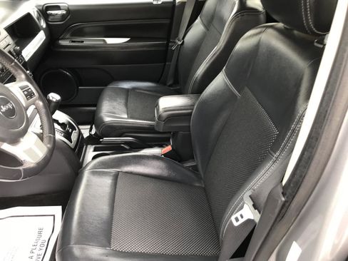 Used 2016 Jeep Compass Latitude FWD image 10