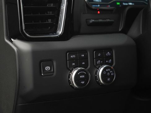 Used 2025 GMC Sierra 1500 Denali AWD/4WD image 25