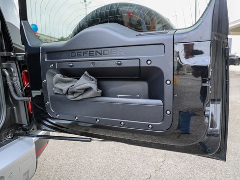 Used 2023 Land Rover Defender 90 SE AWD/4WD image 28