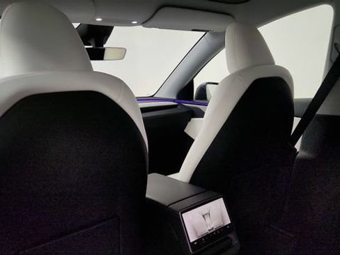 Used 2026 Tesla Model Y 2WD image 42