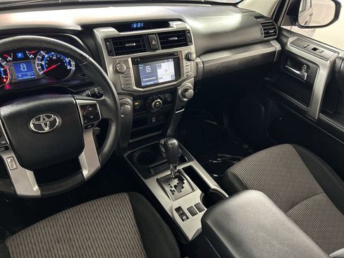 Used 2017 Toyota 4Runner SR5 AWD/4WD image 22
