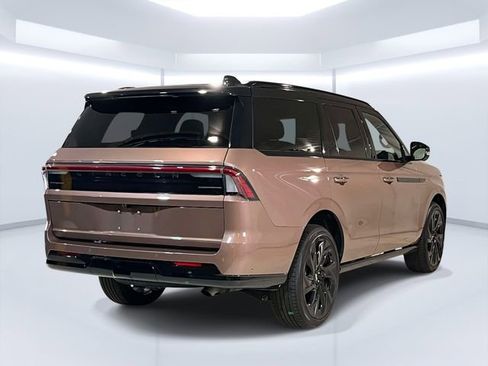 Used 2025 Lincoln Navigator Black Label image 9