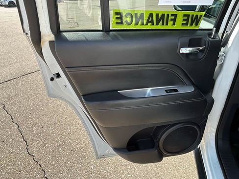Used 2014 Jeep Compass Latitude FWD image 13