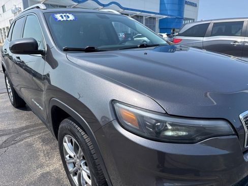 Used 2019 Jeep Cherokee Latitude Plus w/ Cold Weather Group AWD/4WD image 12