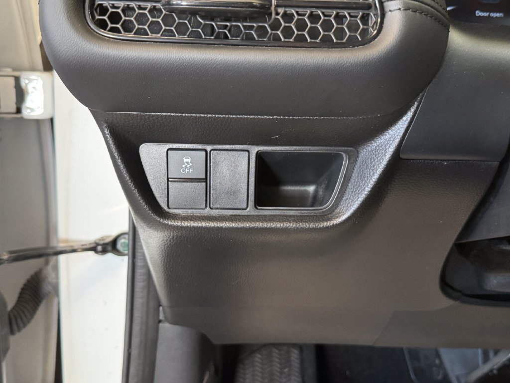 Used 2025 Honda HR-V LX image 18