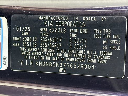 Used 2025 Kia Carnival FWD image 12