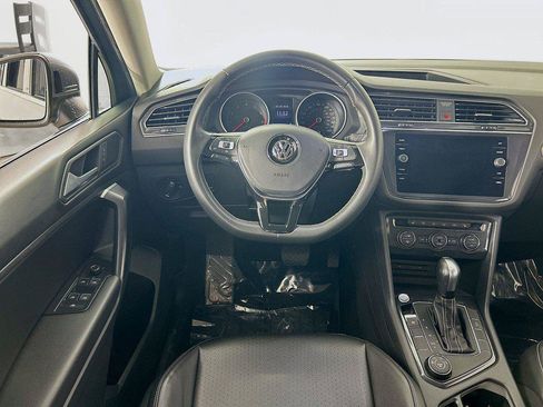 Certified 2021 Volkswagen Tiguan SE w/ Panoramic Sunroof Package AWD/4WD image 22