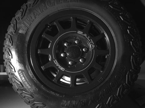 Used 2023 GMC Sierra 1500 AT4X w/ AT4X AEV Edition AWD/4WD image 9
