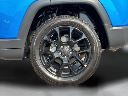 Used 2025 Jeep Compass Latitude w/ Altitude Special Edition AWD/4WD image 12