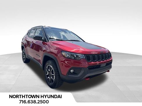 Used 2026 Jeep Compass Trailhawk AWD/4WD image 3