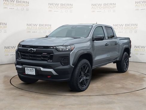 Used 2024 Chevrolet Colorado Trail Boss w/ Technology Package AWD/4WD image 1