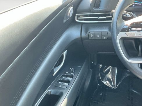 Used 2026 Hyundai Elantra SE FWD image 19