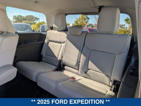 Certified 2025 Ford Expedition Platinum image 18