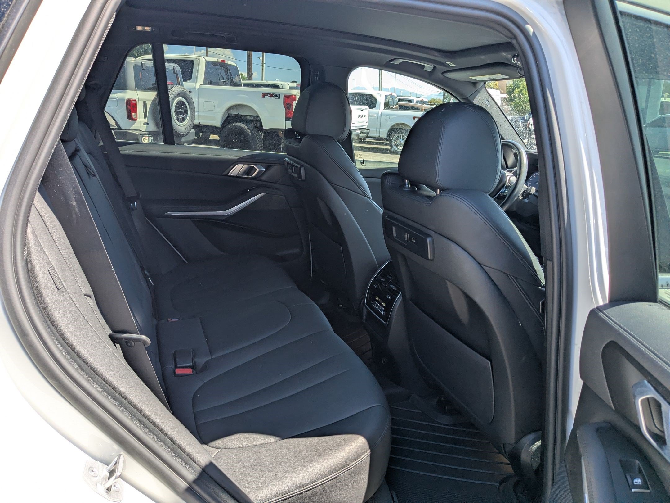 Used 2022 BMW X5 xDrive40i w/ Parking Assistance Package AWD/4WD image 31