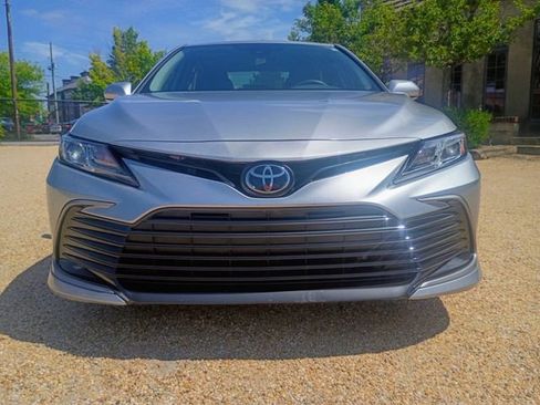 Used 2024 Toyota Camry LE w/ Convenience Package FWD image 3