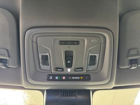 Used 2025 Chevrolet Silverado 1500 LT AWD/4WD image 40