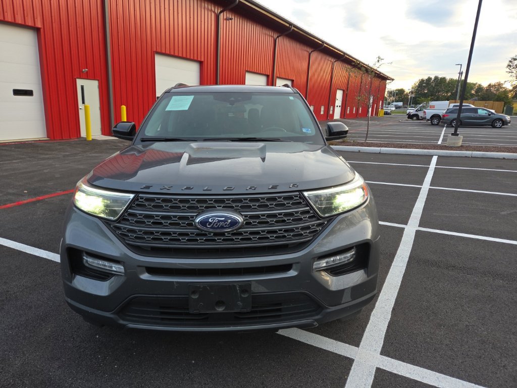 Used 2023 Ford Explorer XLT w/ Equipment Group 202A AWD/4WD image 2
