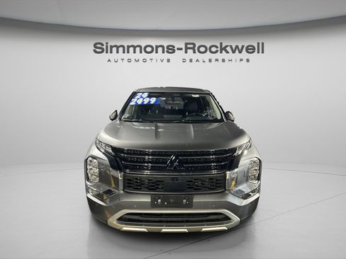 Used 2024 Mitsubishi Outlander SE image 2