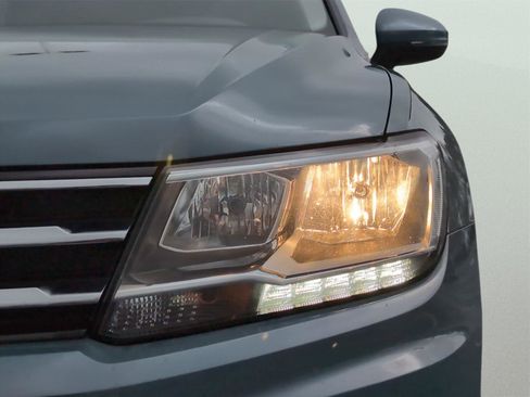 Used 2020 Volkswagen Tiguan SEL image 12