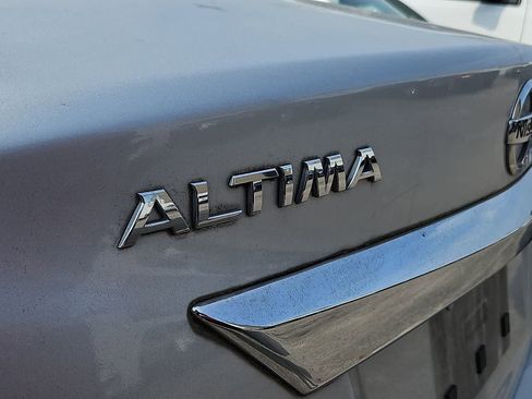 Used 2015 Nissan Altima 2.5 SV w/ Convenience Package FWD image 5