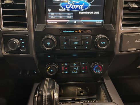 Used 2015 Ford F150 XLT w/ Equipment Group 302A Luxury image 19