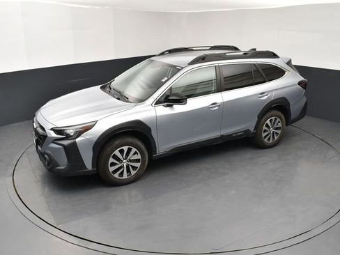 Used 2023 Subaru Outback Premium AWD/4WD image 15