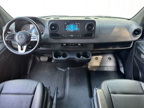 Used 2022 Mercedes-Benz Sprinter 2500 image 12