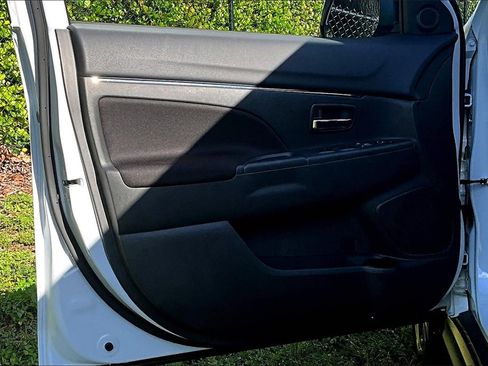 Used 2025 Mitsubishi Outlander Sport ES image 2