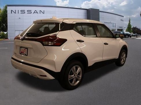 New 2025 Nissan Kicks Play S image 2