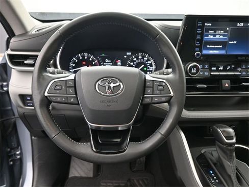 Used 2021 Toyota Highlander XLE image 28