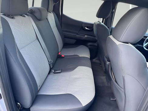 Used 2020 Toyota Tacoma TRD Sport w/ Blackout Package image 31