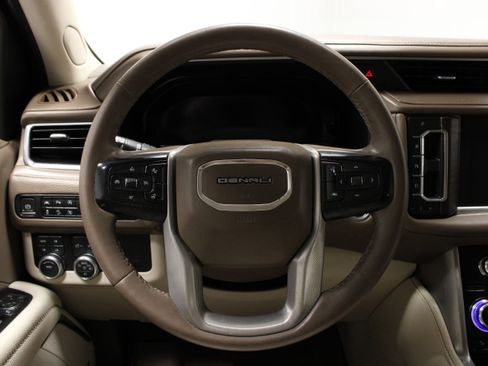Used 2023 GMC Yukon XL Denali AWD/4WD image 23