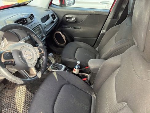 Used 2017 Jeep Renegade Latitude w/ Popular Equipment Group image 4