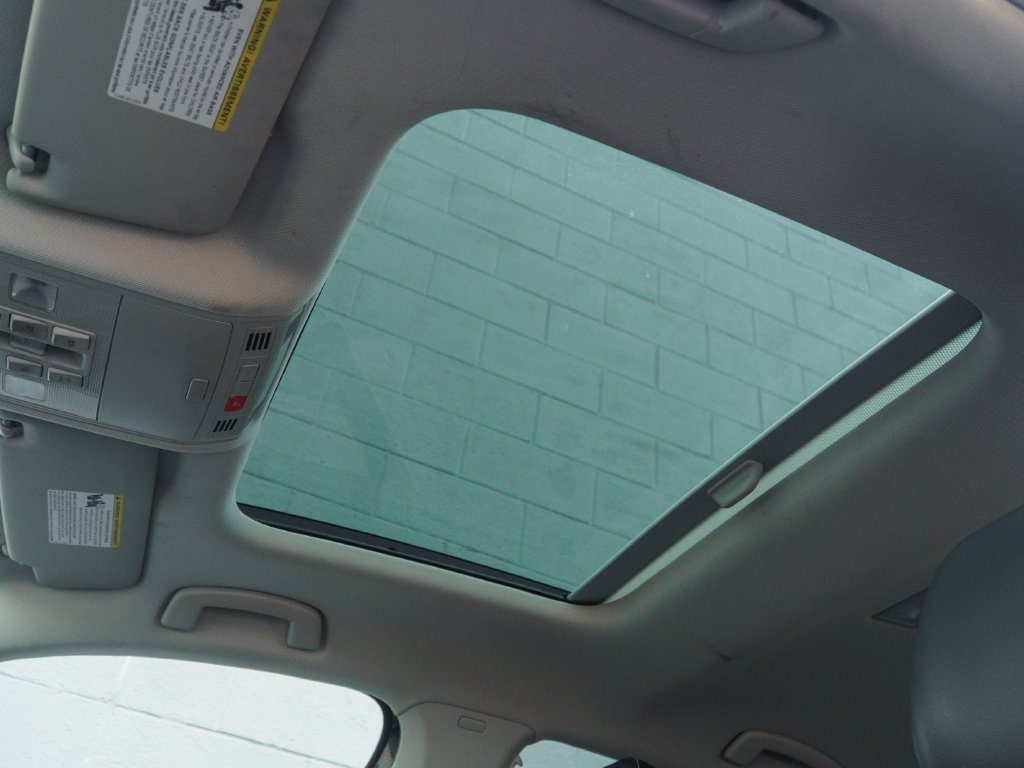 Used 2024 Volkswagen Jetta SE w/ Panoramic Sunroof Package FWD image 30