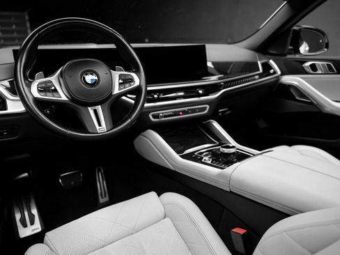 Used 2024 BMW X6 M60i image 2