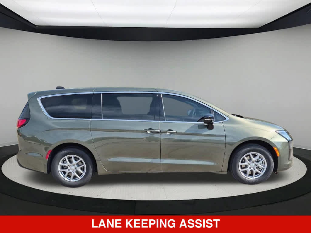 New 2027 Chrysler Pacifica Select FWD image 8