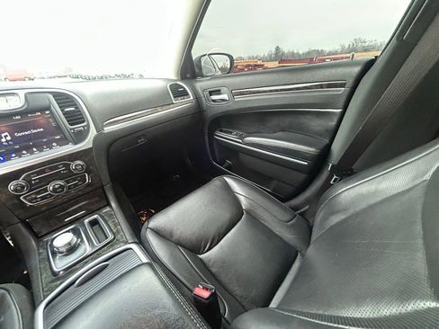 Used 2022 Chrysler 300 Touring L w/ Comfort Group image 2