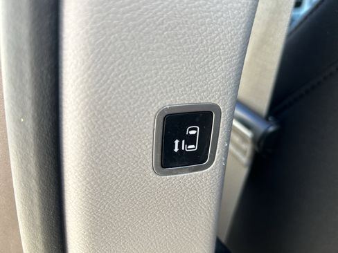 Used 2017 Chrysler Pacifica Touring w/ Tire & Wheel Group image 15