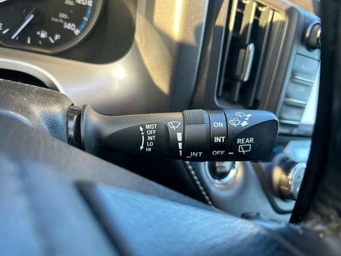 Used 2018 Toyota RAV4 XLE FWD image 19