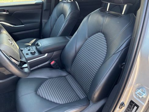 Used 2025 Toyota Highlander XSE AWD/4WD image 40