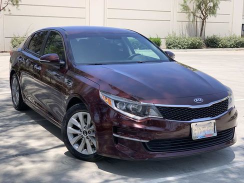 Used 2018 Kia Optima LX w/ 17" Alloy Wheels Package image 30
