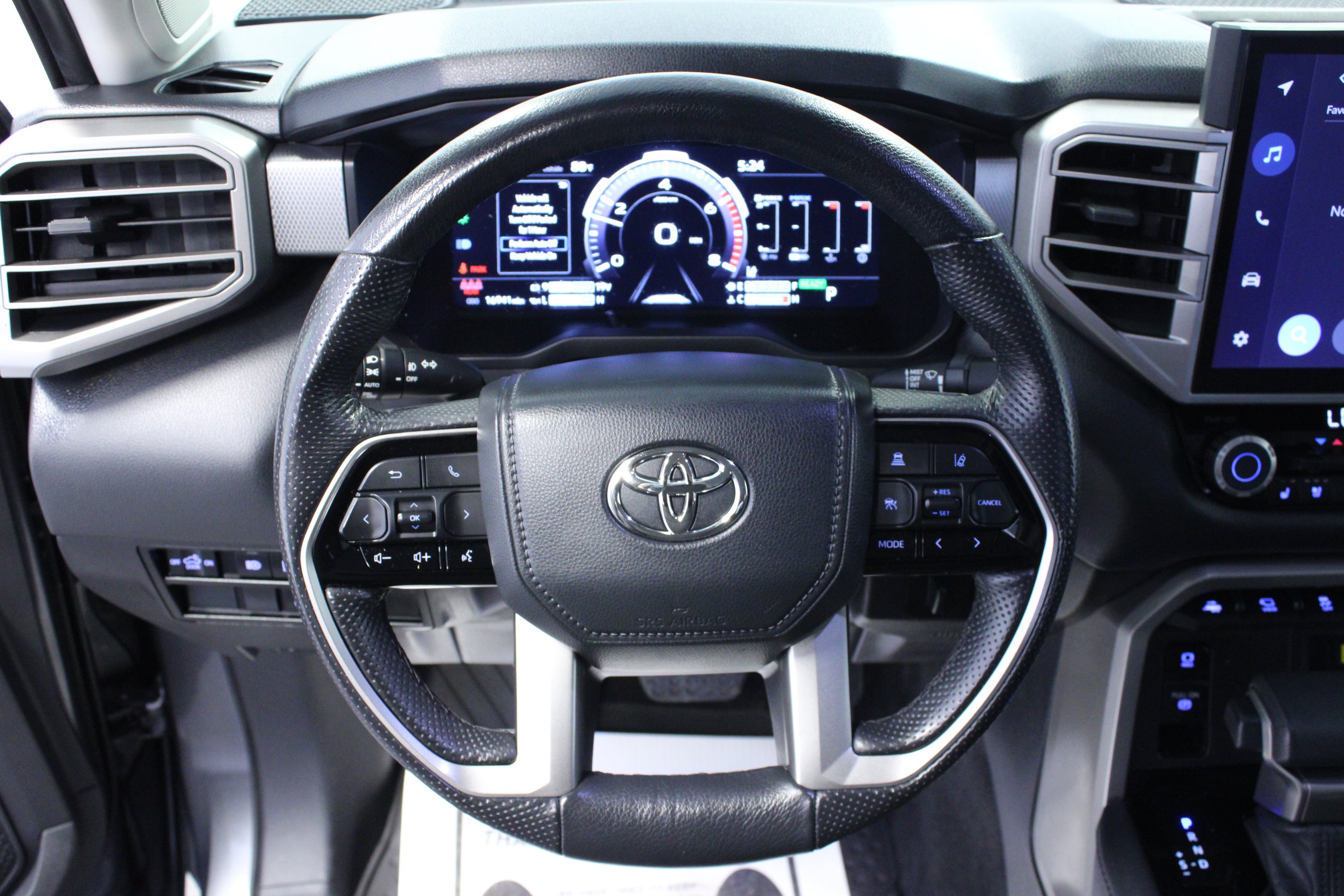 Used 2024 Toyota Tundra Limited AWD/4WD image 17