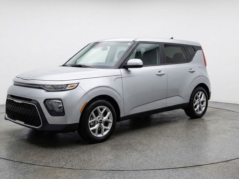 Used 2025 Kia Soul LX w/ LX Technology Package image 3