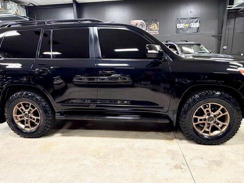 Used 2018 Toyota Land Cruiser w/ Carpet Mat Package AWD/4WD image 10