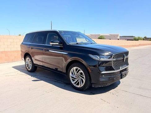 Used 2025 Lincoln Navigator Reserve AWD/4WD image 5