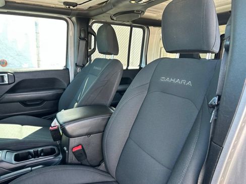 Used 2020 Jeep Wrangler Unlimited Sahara w/ Uconnect 4C Nav & Sound Group AWD/4WD image 19