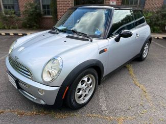 Used 2006 MINI Cooper Hardtop FWD video 1