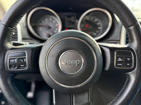 Used 2013 Jeep Grand Cherokee Laredo image 33