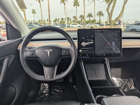 Used 2020 Tesla Model Y Long Range image 19